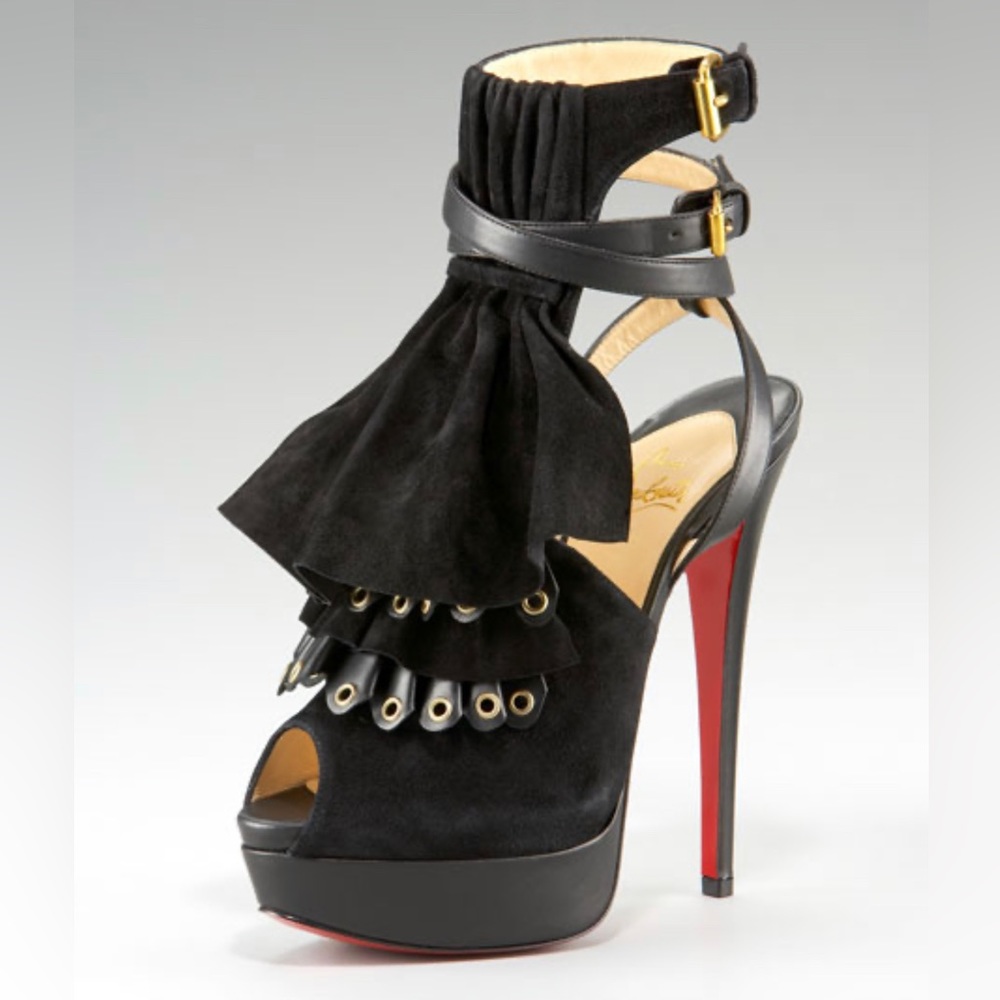 Christian Louboutin 41
Misfit Ruffle Sandal
5 3/4" covered platform